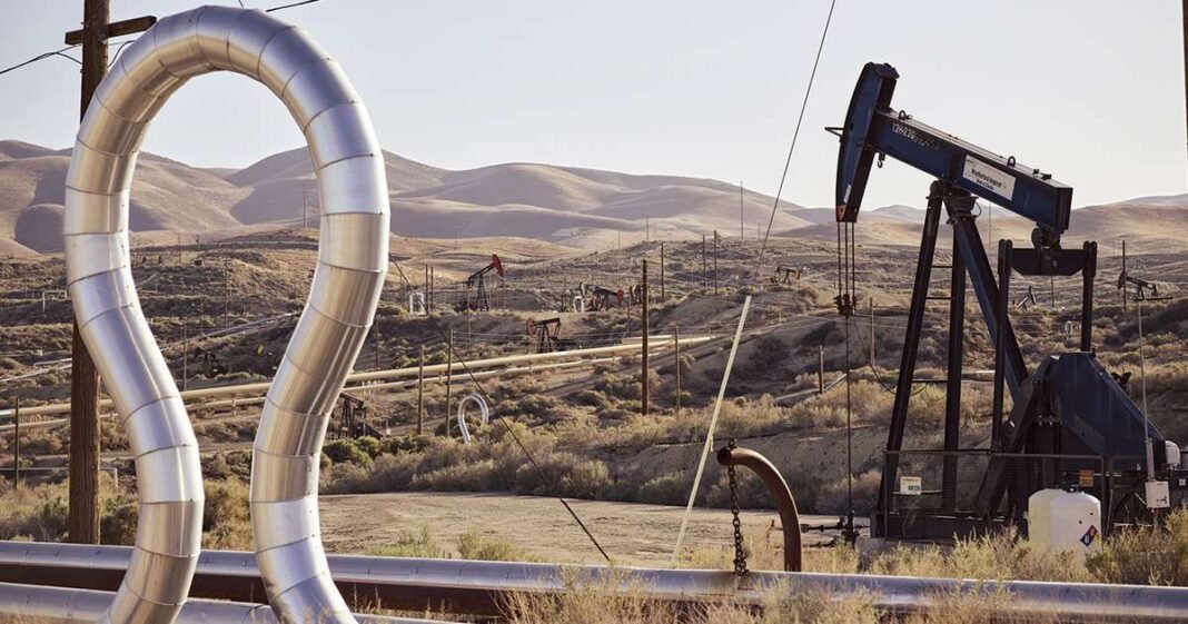 Oil Giants Join OPEC in Boosting Production as Crude Tumbles