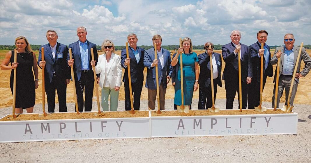 Paccar, Daimler, Accelera JV Delays Battery Cell Production