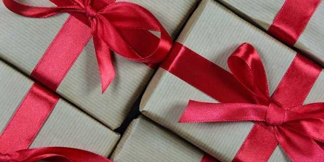 Shoppers seek price and trust in holiday season