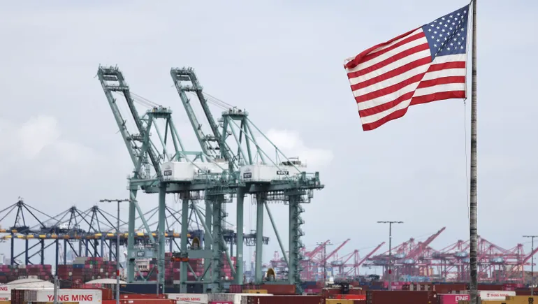 US sets 100% tariffs for China-linked ship-to-shore cranes