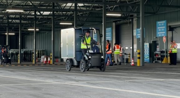 Amazon uses electric cargo bikes in Antwerp

