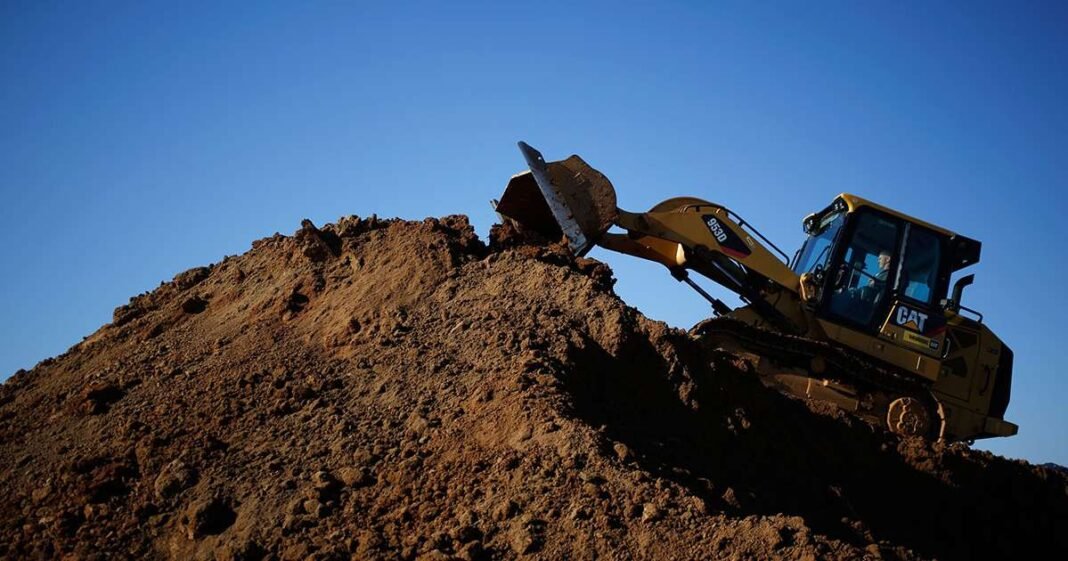 Analyst Says Machinery Maker Caterpillar Isn't AI Darling