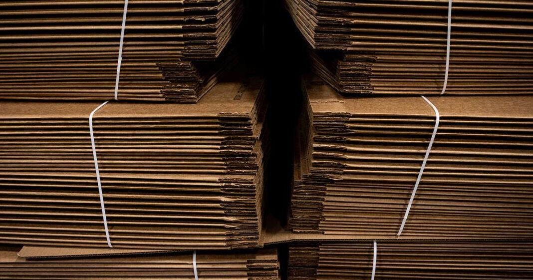 Cardboard Box Sales Slump, Stoking Lackluster Holiday Fears