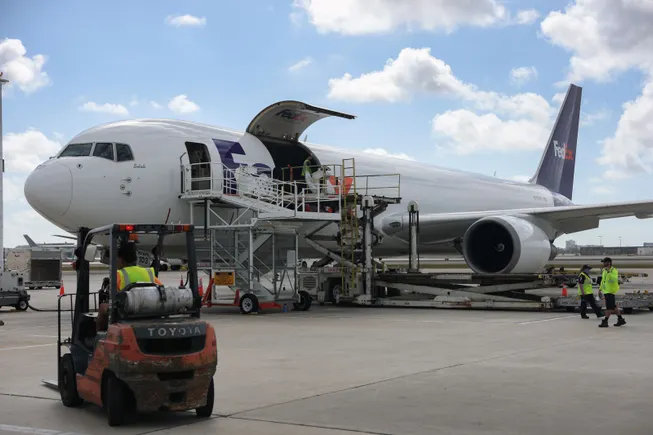 FAA ends air traffic cuts as air cargo avoids meaningful impact