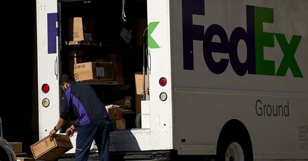 FedEx to Slash 856 Texas Jobs After Customer Moves Business