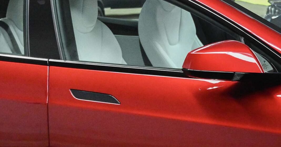 Tesla Sued Over Fatality in Growing Scrutiny of Doors