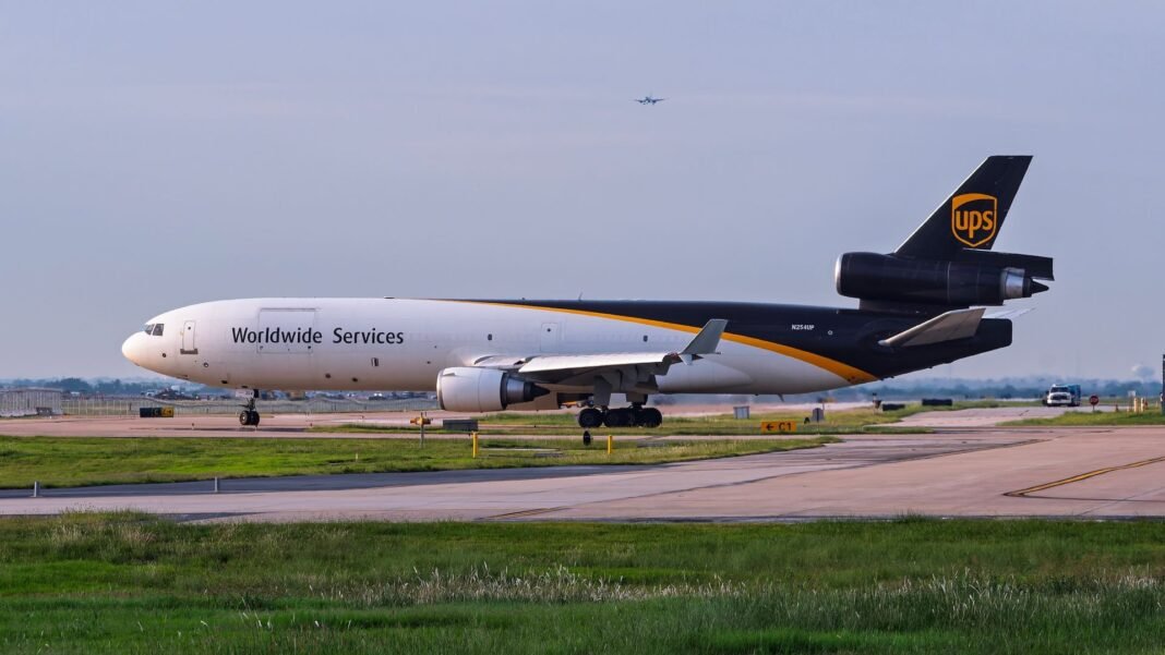 UPS and FedEx halt MD-11 flying to conduct safety review