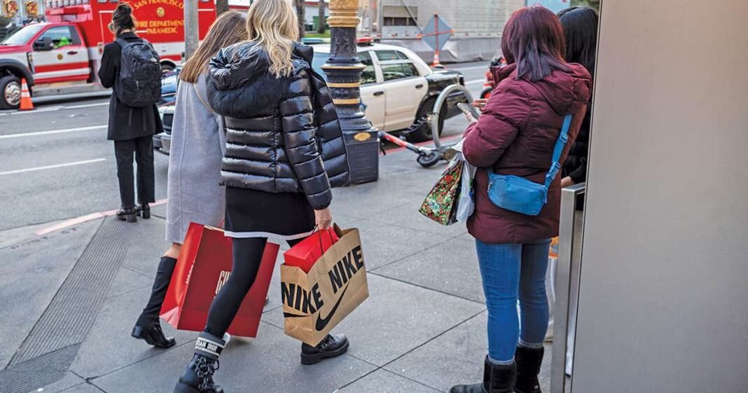 US Holiday Spending Projected to Eclipse $1 Trillion in 2025