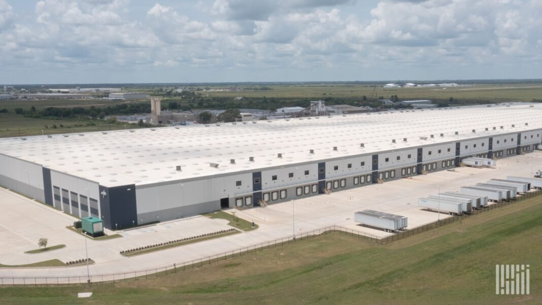 U.S. freight market reverses gains in third quarter as volumes fall