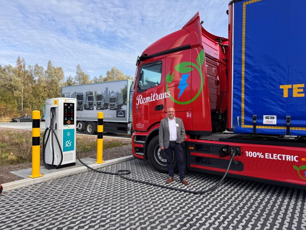 (VIDEO) Shell and Remitrans open the first semi-public charging station for e-trucks in Wallonia
