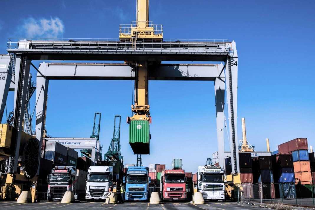 Access to container terminals: DP World blows hot and cold
