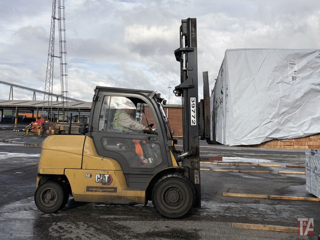 Ahlmark Shipping fits Solideal RES 660 Xtreme Series tyres after sensor-based audit