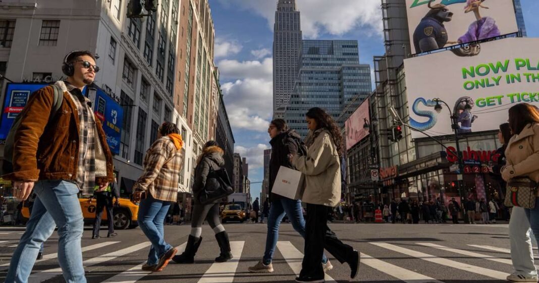 Consumers See Stable Inflation as Job Outlook Improves