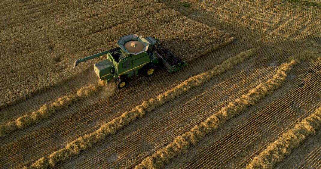 Deere Defends Prices After Trump Pushes for Cuts