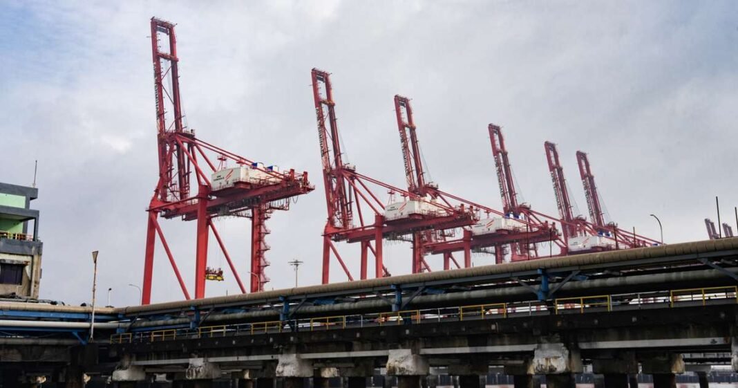 US-Bound India Exports Surge Despite Tariff Pressure