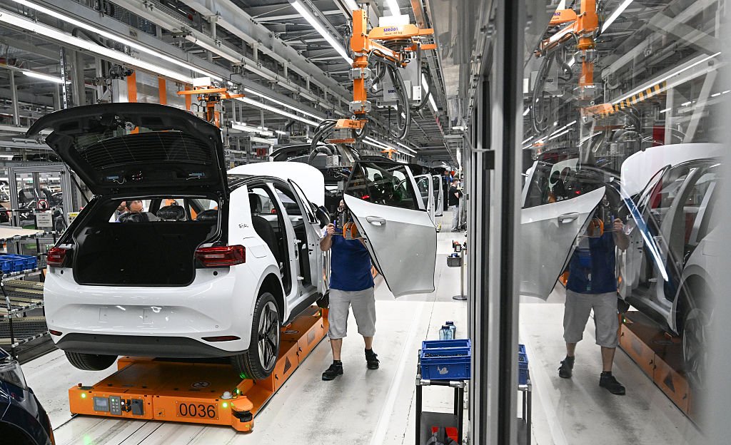 Veteran EPP lawmaker says carmakers to blame for their predicament