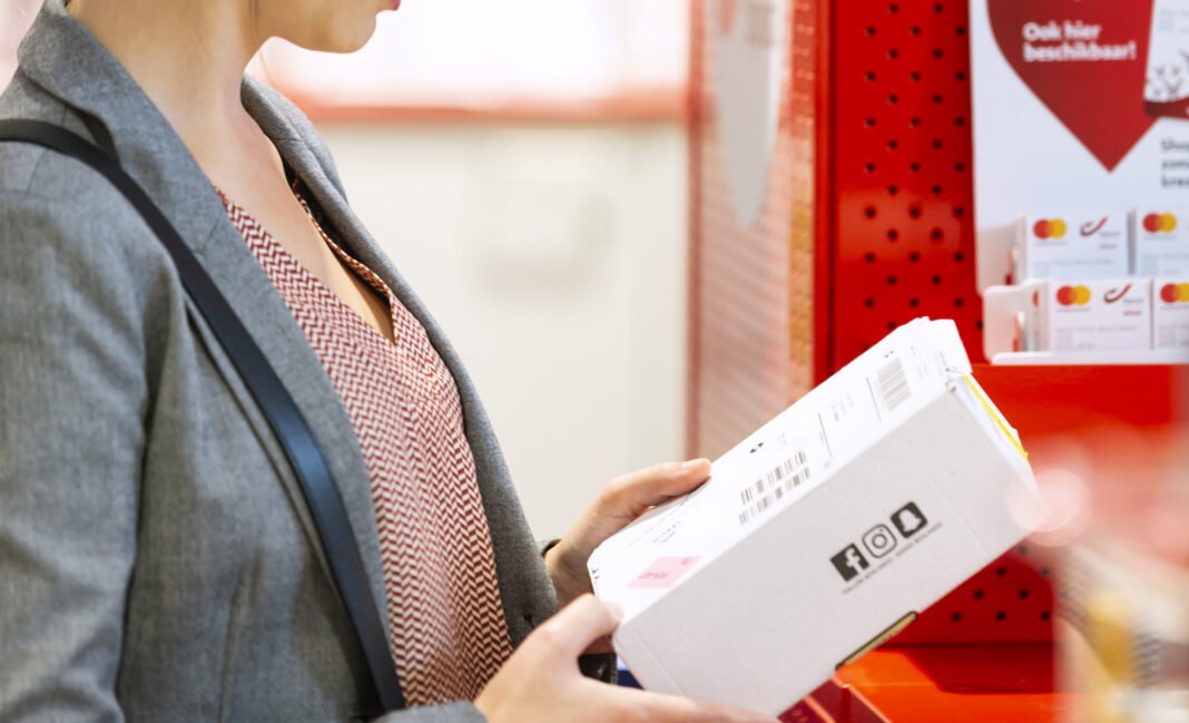 bpost resumes shipping parcels to the US
