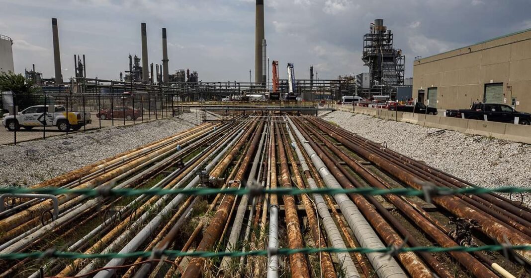 Canada’s Pipeline Problem Returns as Oil Sands Output Surges