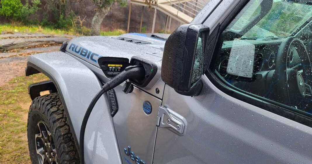 Jeep, Chrysler Halt Plug-In Hybrid Models for 2026