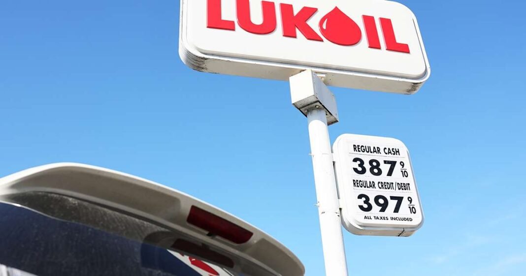 Chevron Leads in Bid to Take Over Lukoil’s Iraq Oil Field