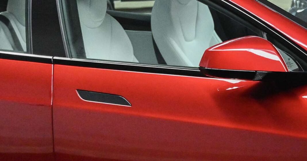 House Panel Advances Bill on Electric Car Door Safety