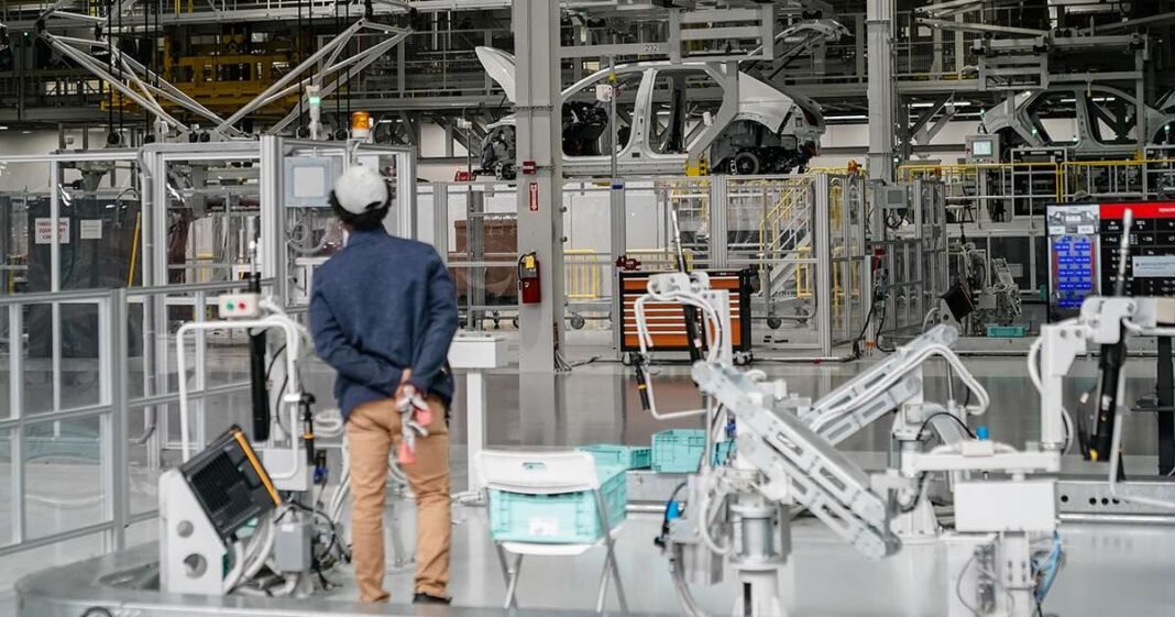 Manufacturing Output Posts Strongest Gain in a Year