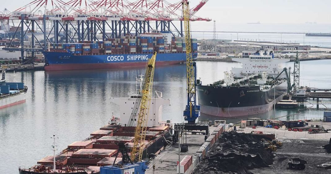 Markets Stay Calm After Court Decision Against Trump Tariffs