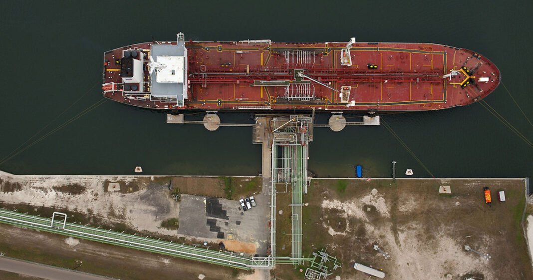 Supertanker Shortage Deepens as Sinokor Gains Control