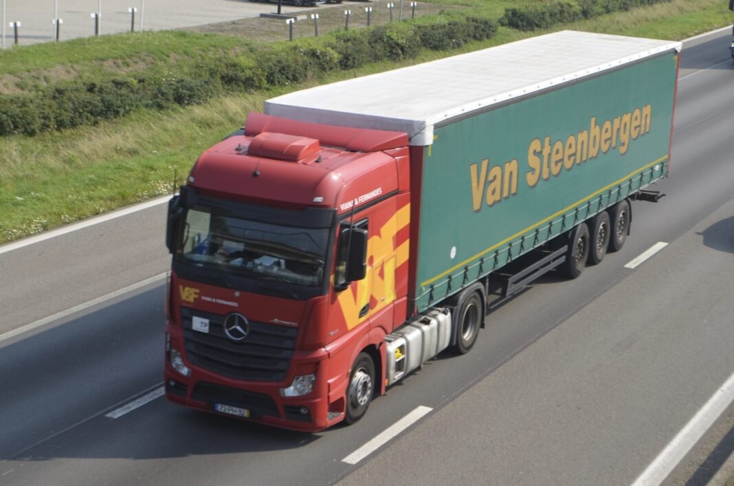 Van Steenbergen Transport bankrupt - Transport media
