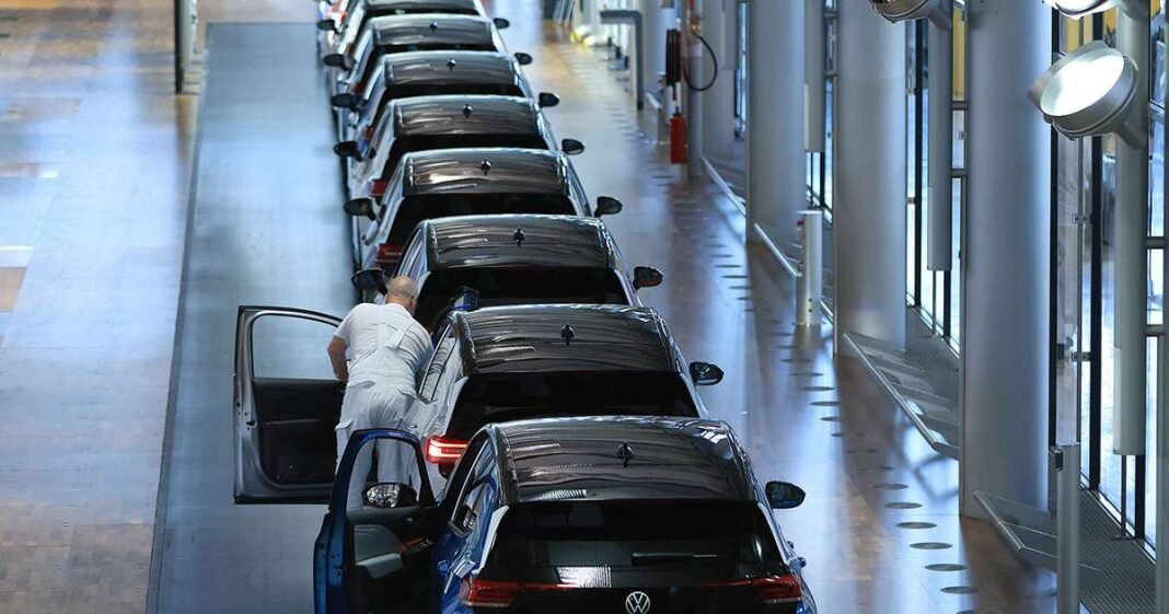 Volkswagen, Stellantis Call on EU to Protect Auto Industry