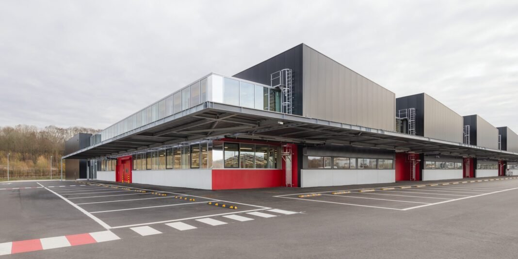 Bpost bundles activities in a new sustainable DC in Charleroi
