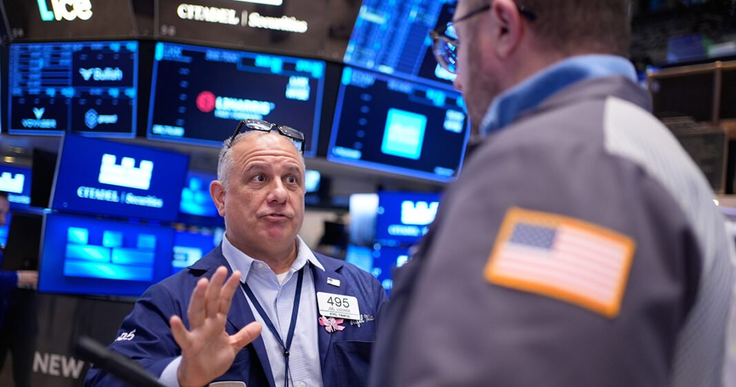 Dow Drops 900 Points After Oil Prices Jump to 2-Year High
