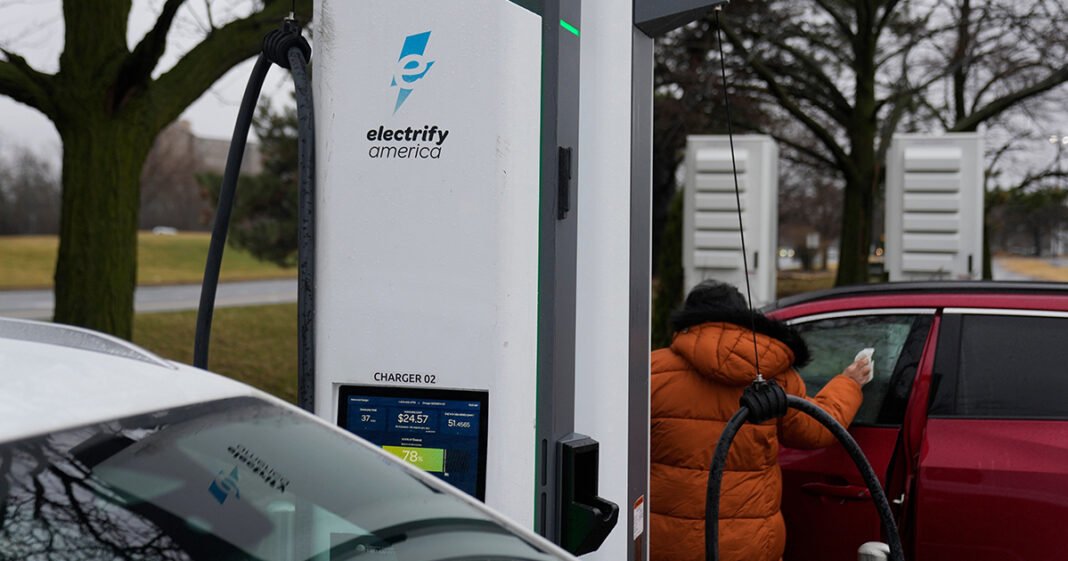 Drivers Consider Going Electric as War Boosts Gas Prices