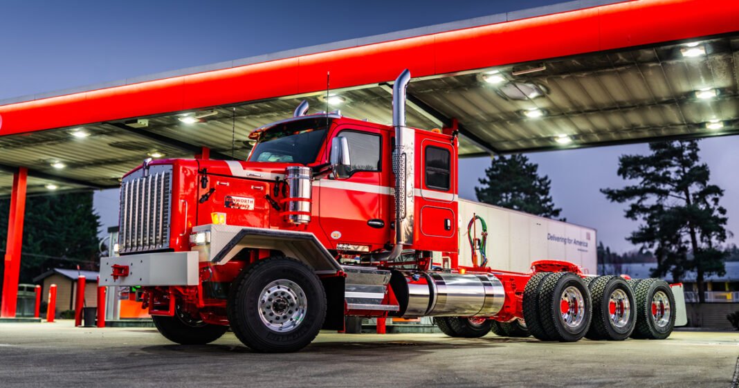 Kenworth Unveils C580 Heavy-Haul Tractor to Replace C500