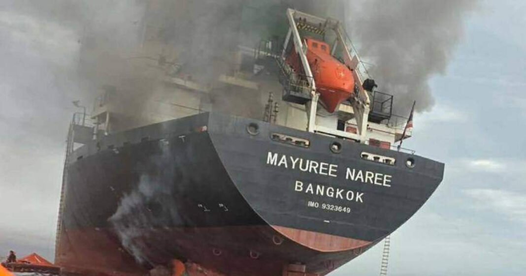 Oil Trades Near $100 as Iran Vows to Keep Hormuz Closed