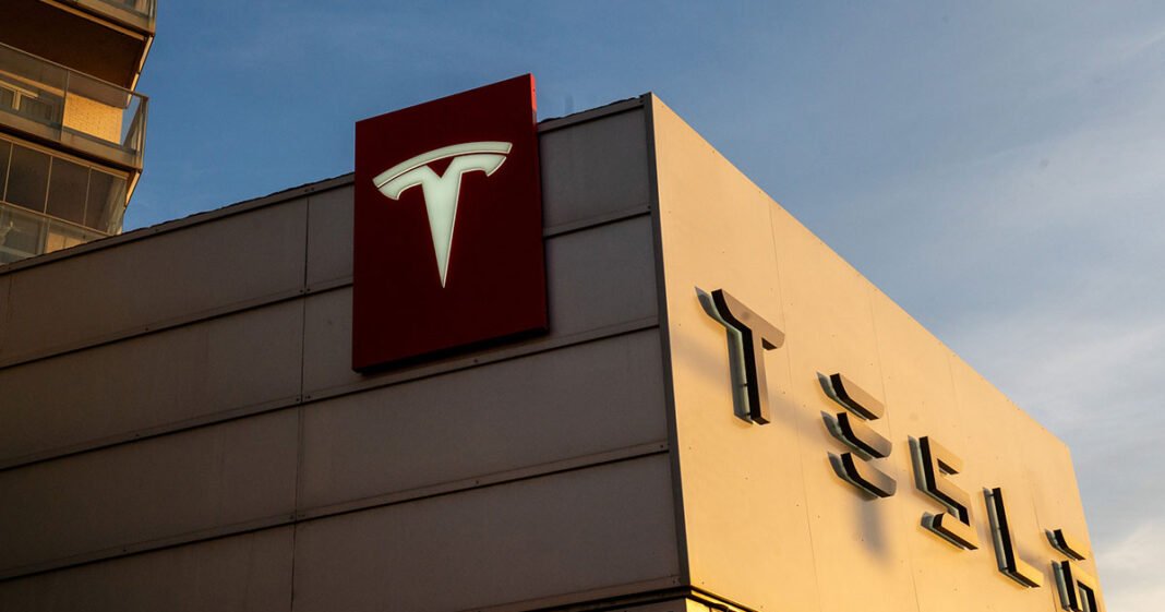 Tesla Faces Another Departure as Finance VP Steps Away