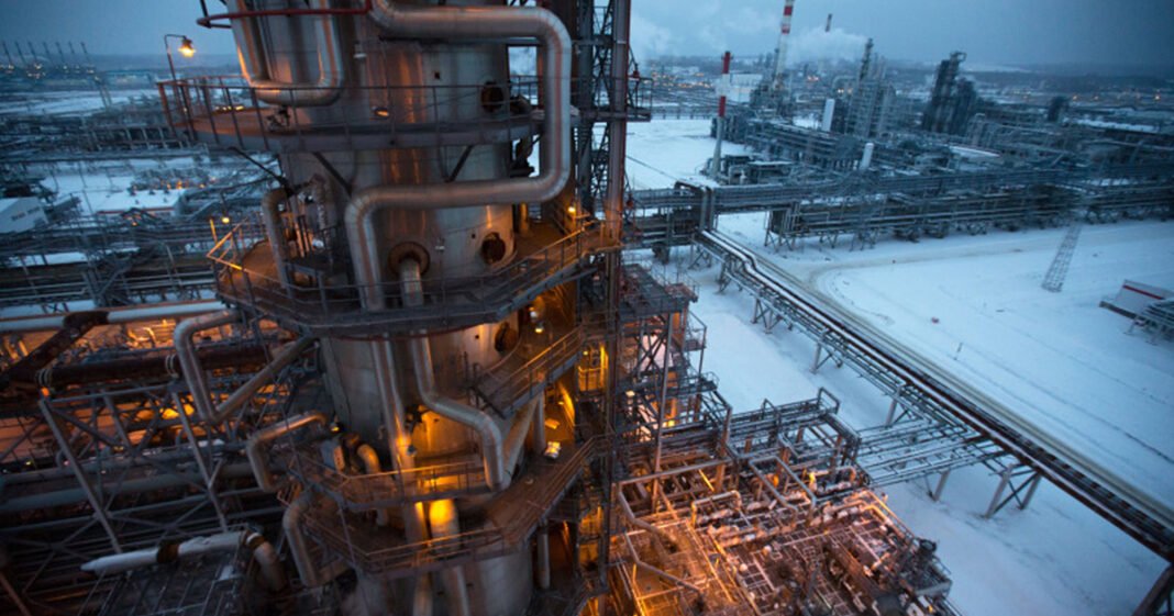 US Allows More Russian Oil Sales to Help Tame Prices