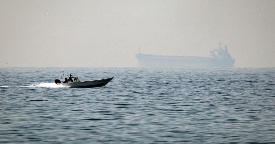 US Charts $20 Billion Reinsurance Plan for Hormuz Traffic