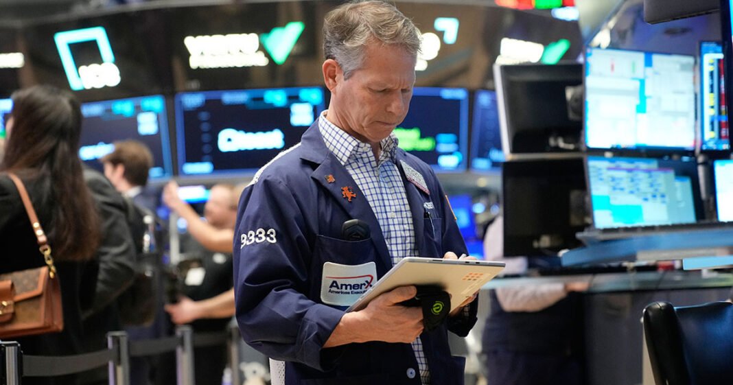 Wall Street Rises as Oil Retreats From 2-Year High