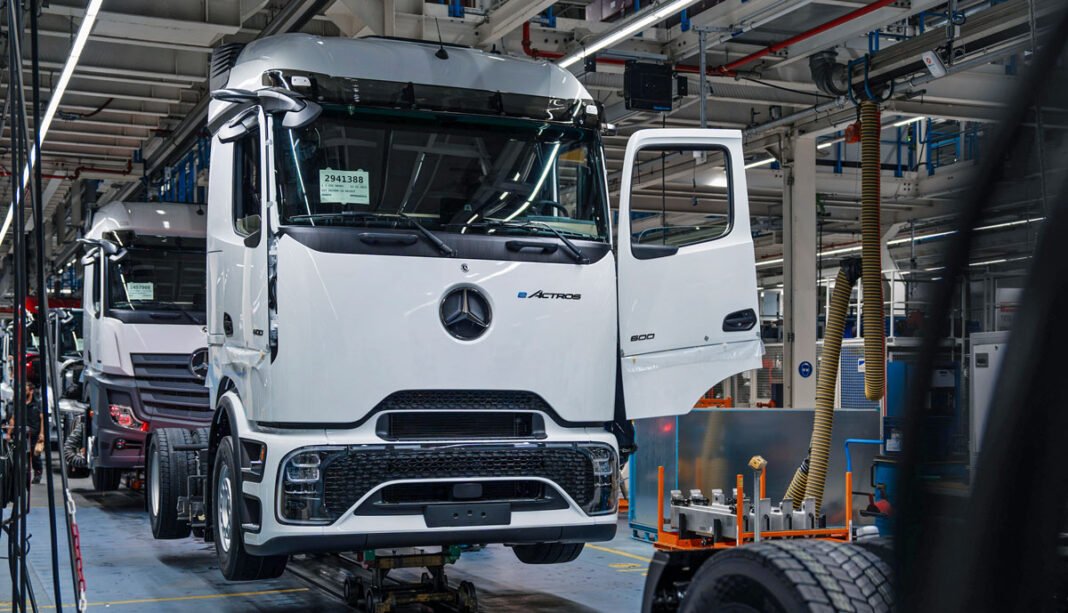 Mercedes-Benz Trucks wants to open a factory in the Czech Republic

