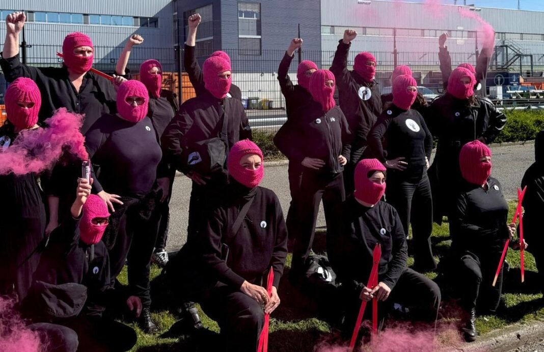 Symbolic robbery of K+N warehouse with contraceptives
