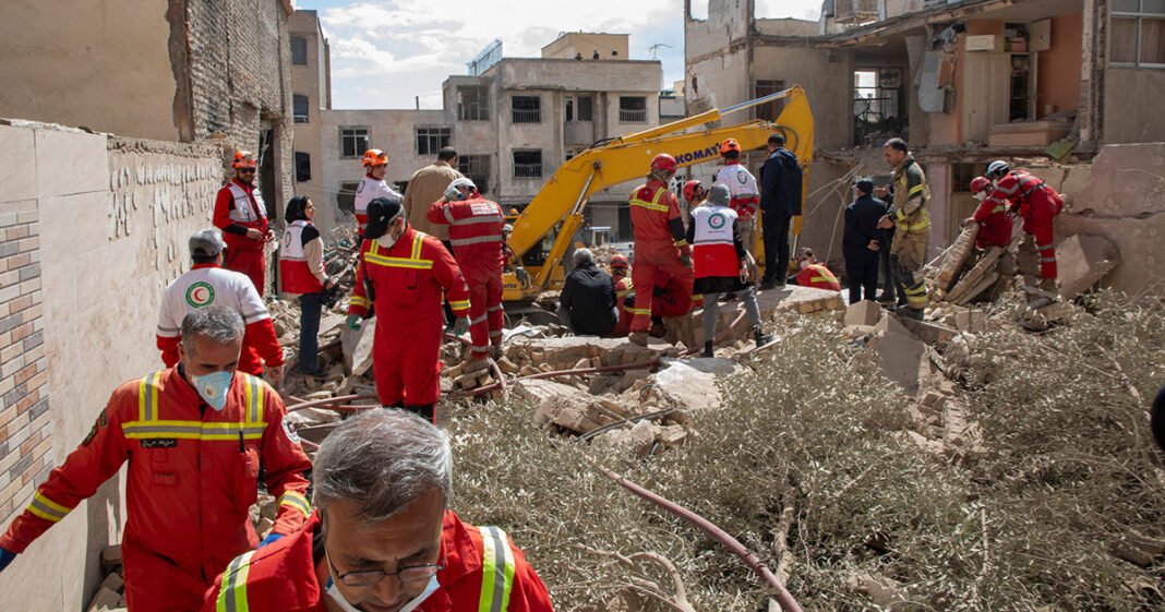 Trump Urges Allies to Take Hormuz as Oil Swings on Exit Hopes