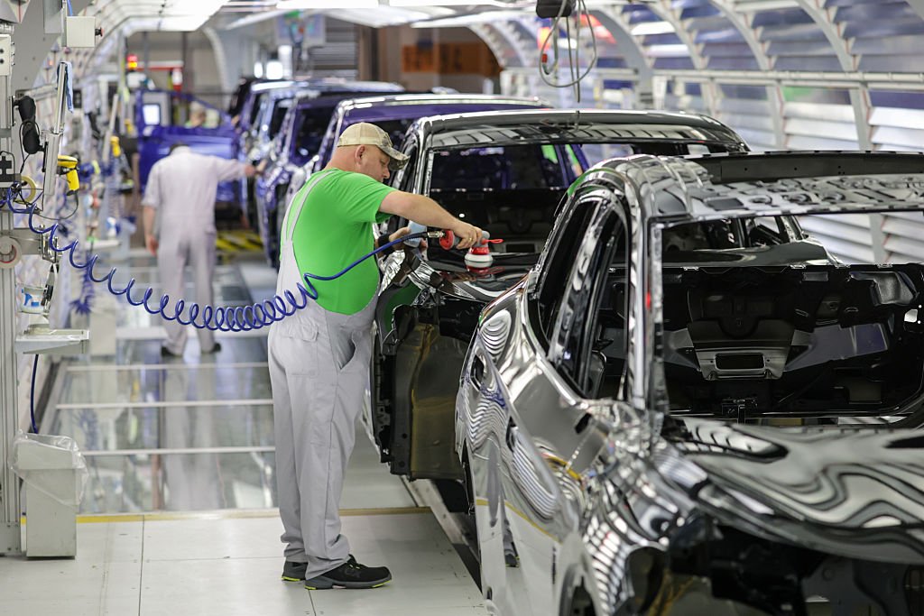 EU vows to respond to Trump’s 25% car tariffs