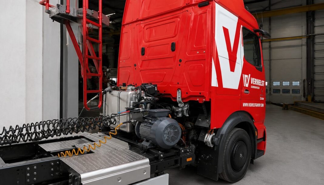 Eeckhout Trucks & Vans Services realizes a Belgian premiere for Verhelst Logistics
